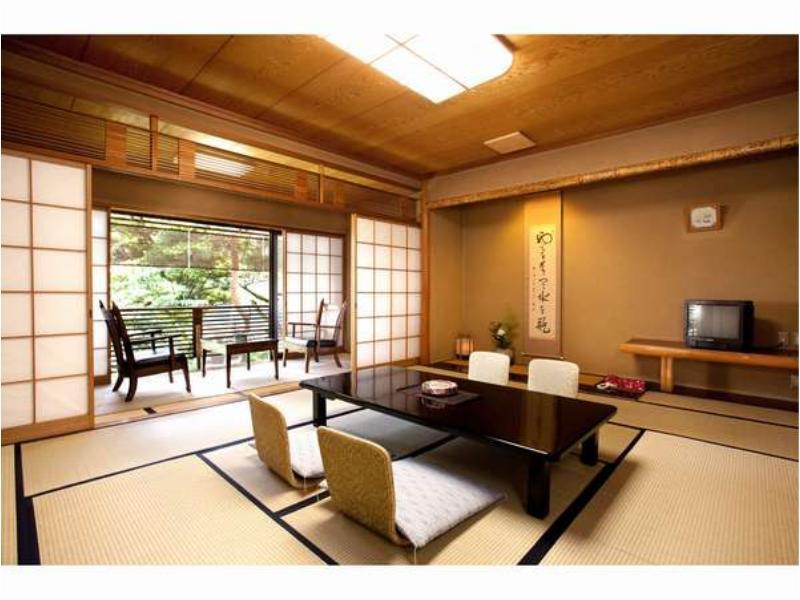Atami Onsen Yamaki Ryokan Екстериор снимка